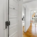 Whome Urban Tech Retreat, Modern Hubs For Remote Living Pensionat Lisboa