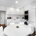 Whome Urban Tech Retreat, Modern Hubs For Remote Living Lisboa