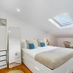 Whome Urban Tech Retreat, Modern Hubs For Remote Living Pensionat *