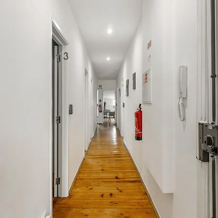 Pensionat Whome Urban Tech Retreat, Modern Hubs For Remote Living Lisboa