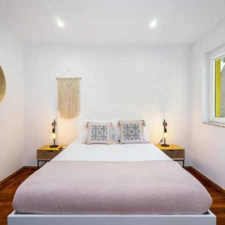 Whome Urban Tech Retreat, Modern Hubs For Remote Living Lizbona