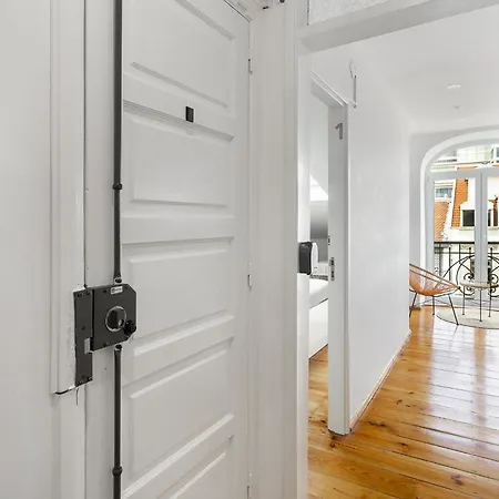 Whome Urban Tech Retreat, Modern Hubs For Remote Living Gasthof Lissabon