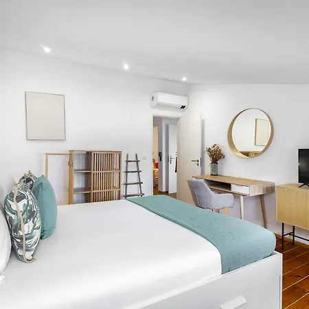 Whome Urban Tech Retreat, Modern Hubs For Remote Living Pensión