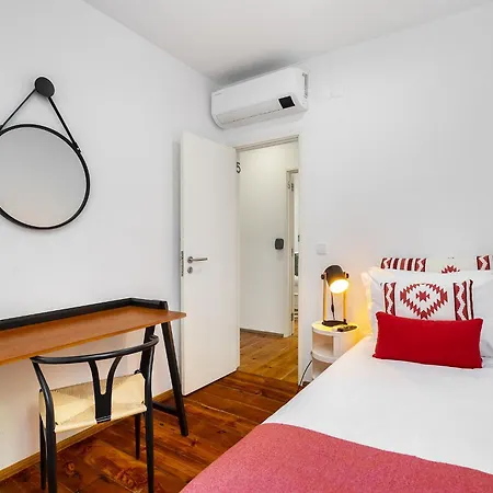 Pensión Whome Urban Tech Retreat, Modern Hubs For Remote Living Lisboa